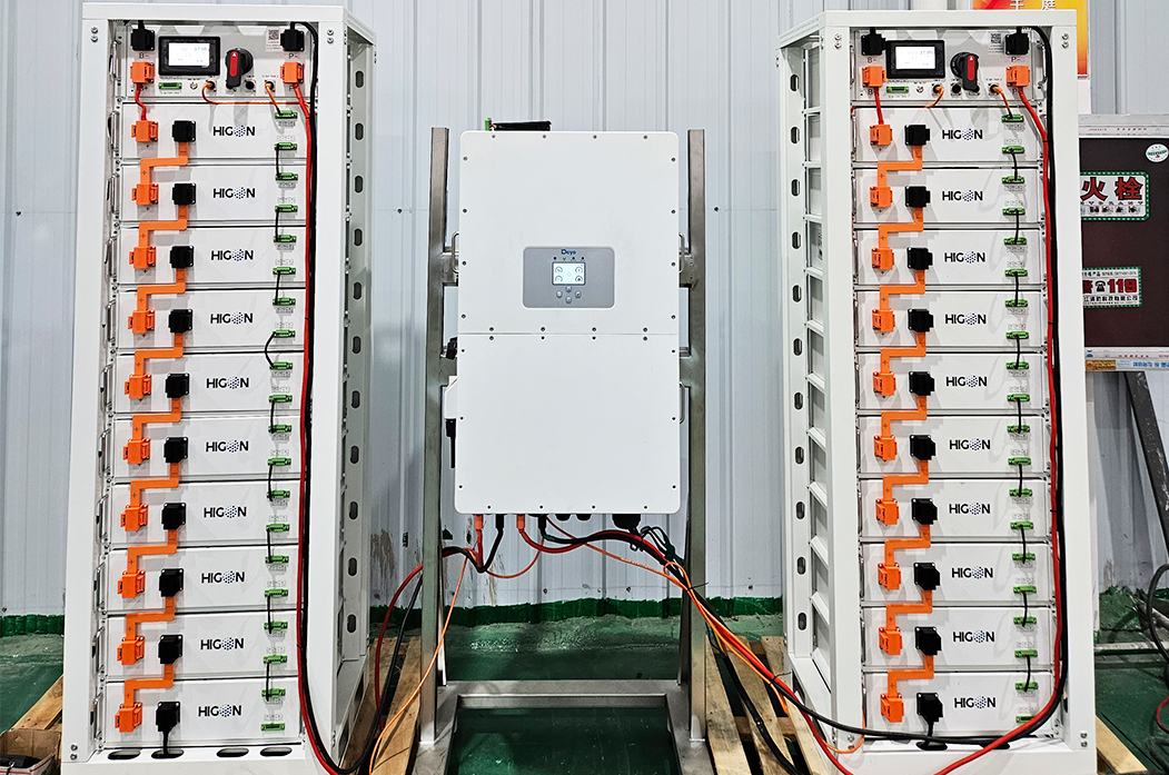 Vidéo d'installation d'un cluster de batteries au lithium haute tension de 51,2 kWh